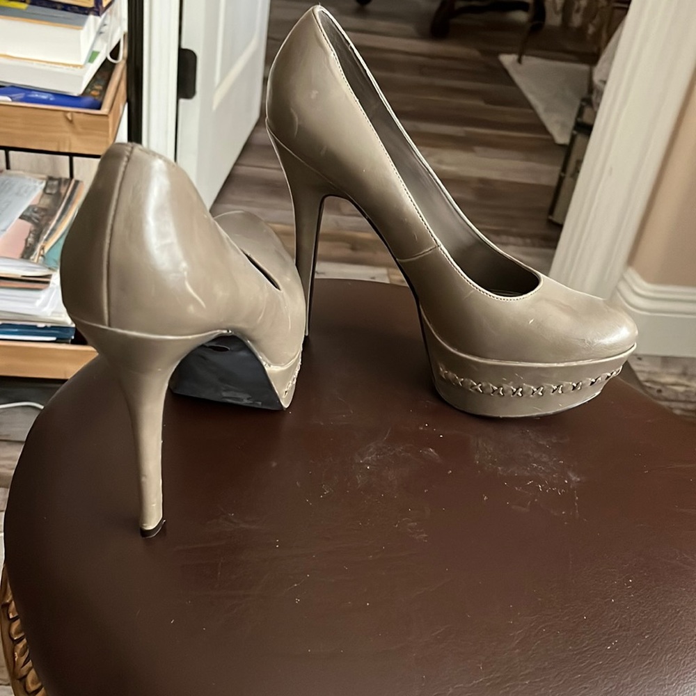 Carlos Santana grey high heels